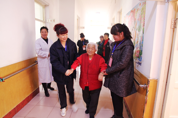 老人的笑容，我們的快樂——公司青年志愿者走進(jìn)敬老院活動側(cè)記.jpg